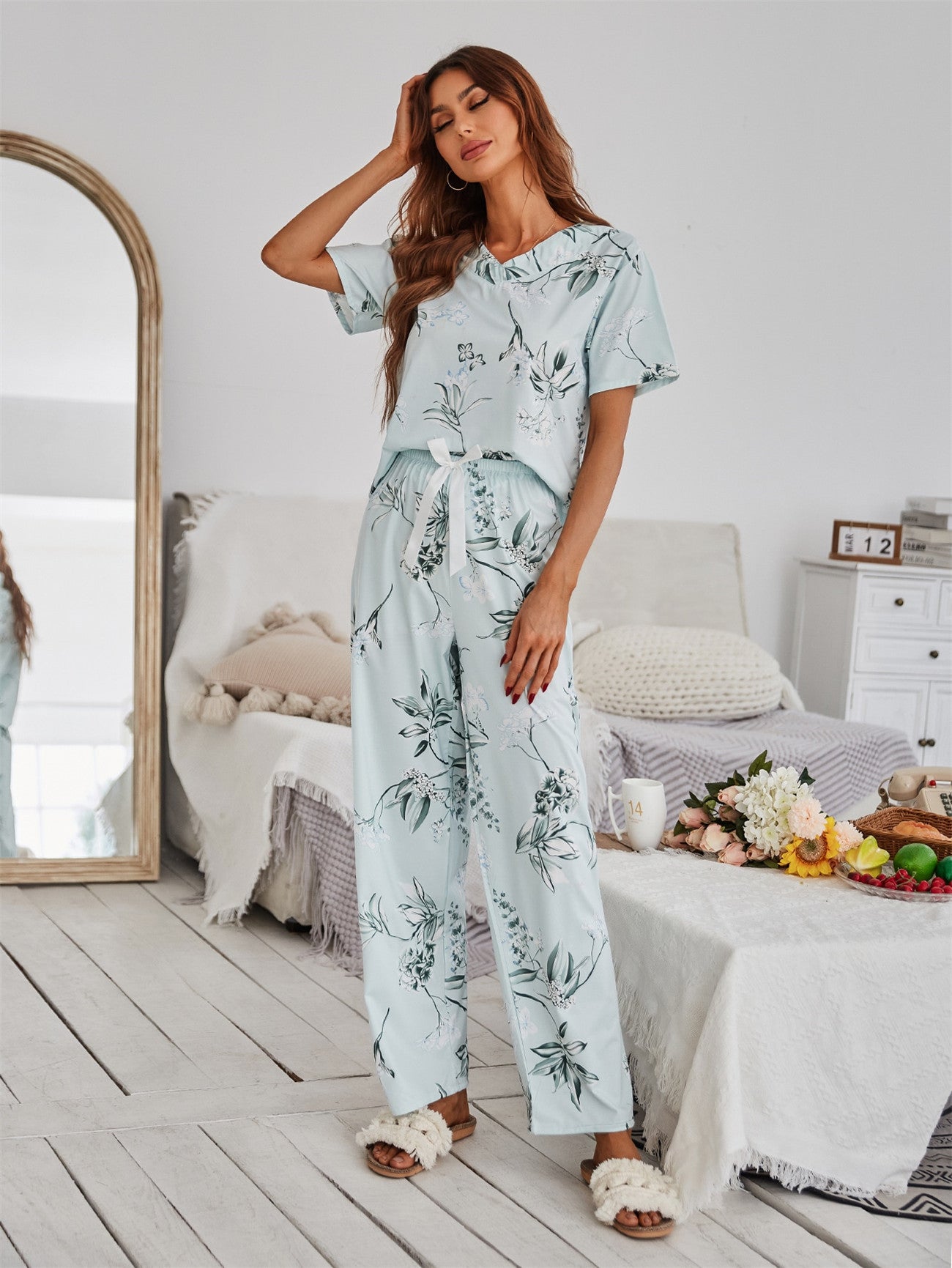 V-Neck Light Green Orchid Print Short-Sleeved Milk Silk Loungewear Suit