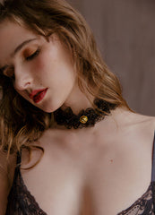 SEDUCTIVE CHOKER