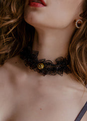 SEDUCTIVE CHOKER