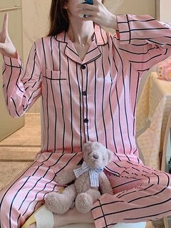 Plus Size Women Faux Silk Vertical Stripe Revere Collar Long Pajamas Sets With Pocket